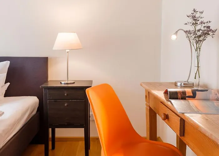 亚米纽斯酒店 4*